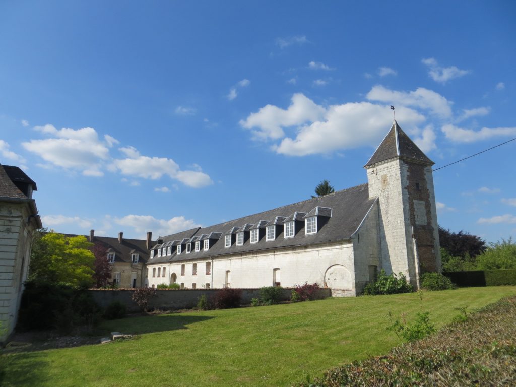 Abbaye-Aile Est vue du chemin