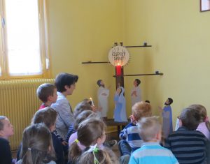 Abbaye-Prière à l'Esprit Saint avec les enfants