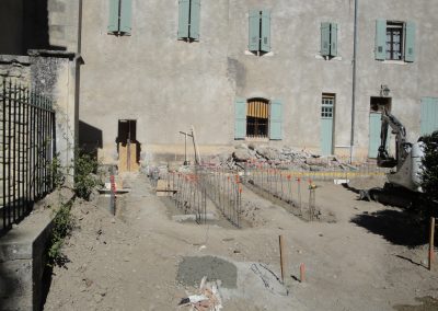 Porte du sanctuaire ouverte, coulage des fondations du plan incliné finalisées